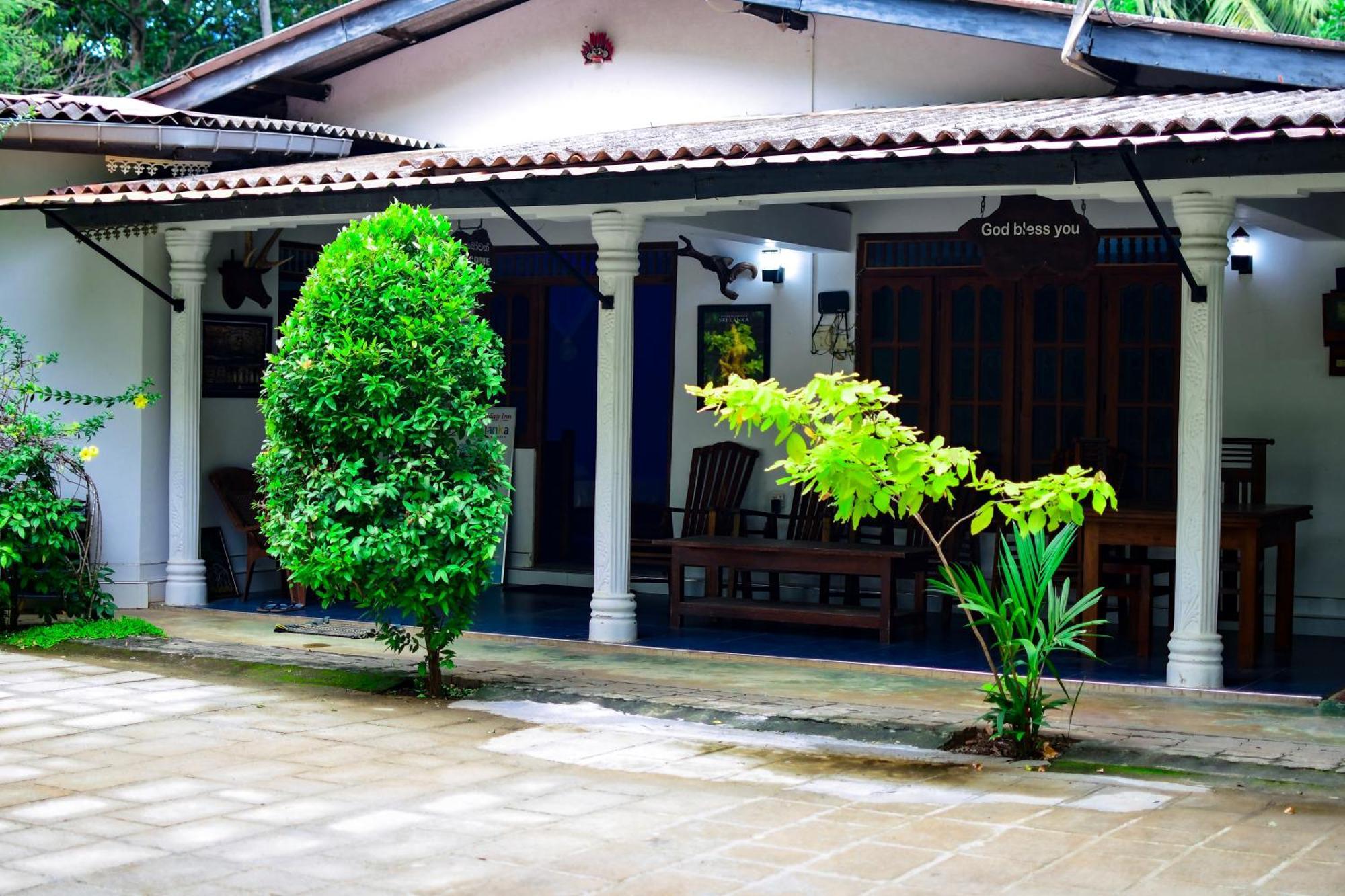 Tourist Holiday Inn Dambulla Bagian luar foto